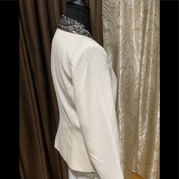 White fancy blazer - Picture 10 of 16